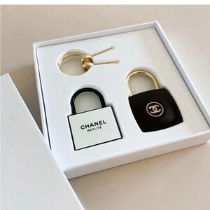 CHANEL Black and Gold Key Holder Set